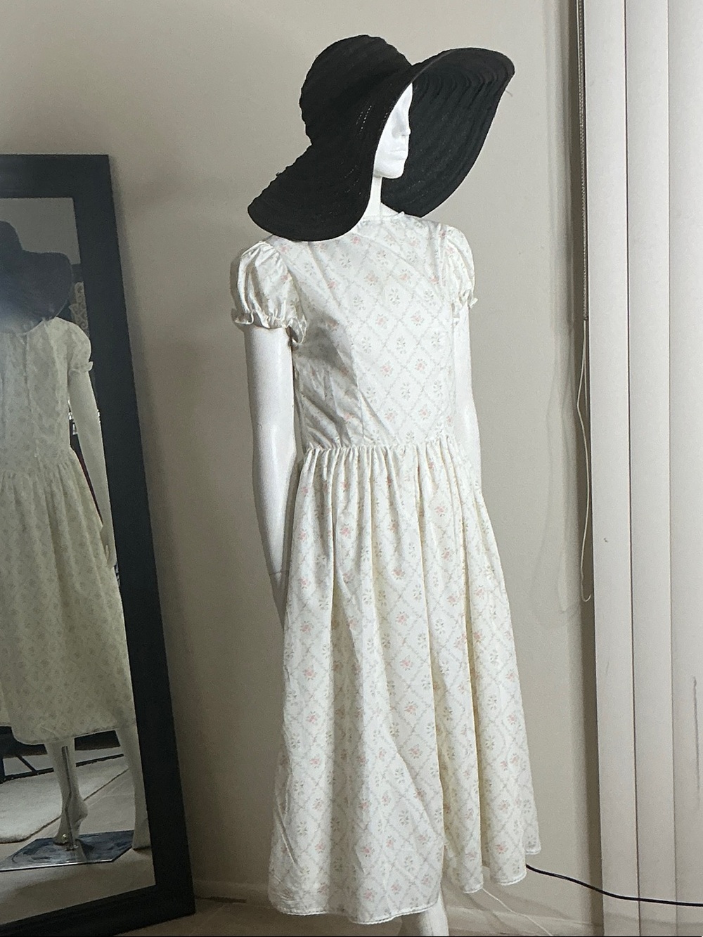 Jacqui E Cream Floral Midi Dress with Puff Sleeves